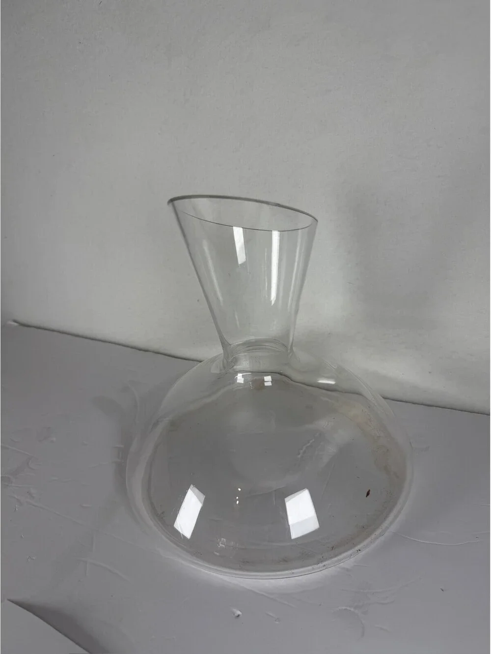 Clear Glass Wine Decanter Wide Base Aerator S-14